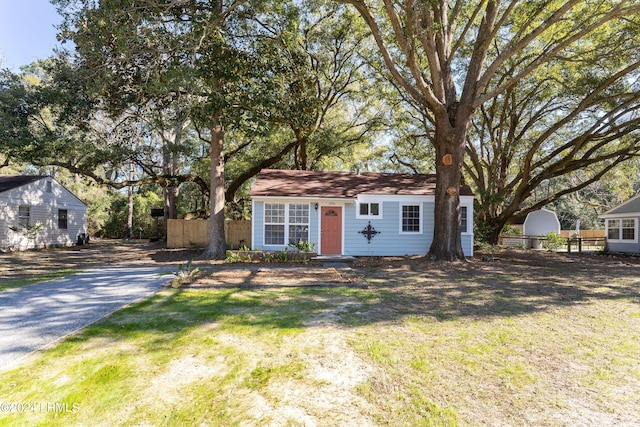 view of front of house with a front lawn