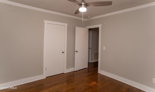 empty room with ceiling fan, ornamental molding, and dark hardwood / wood-style flooring