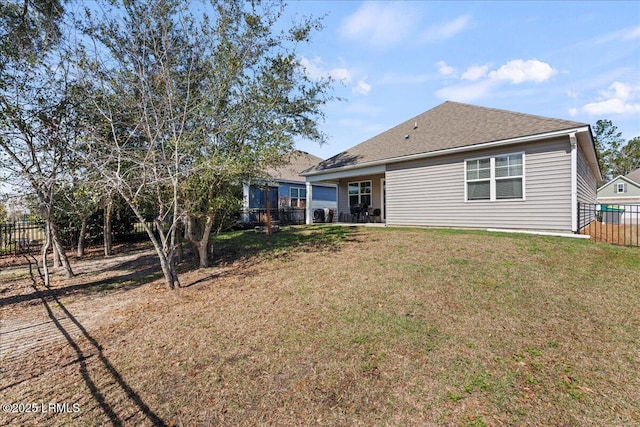 back of house featuring a lawn