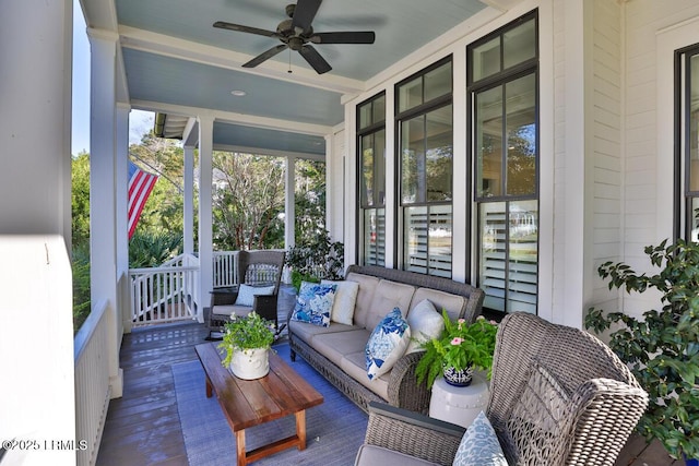 sunroom / solarium featuring a ceiling fan