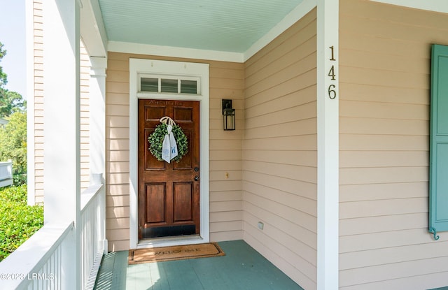 doorway to property with covered porch