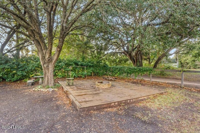 view of yard featuring an outdoor fire pit