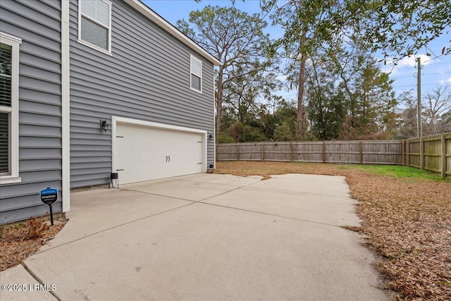 3614 Oyster Bluff Dr, Beaufort, SC 29907 - garage with fence
