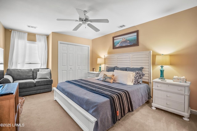 bedroom with carpet floors, a ceiling fan, visible vents, and a closet