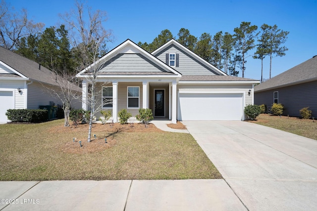 view of front of property featuring driveway, an attached garage, and a front lawn