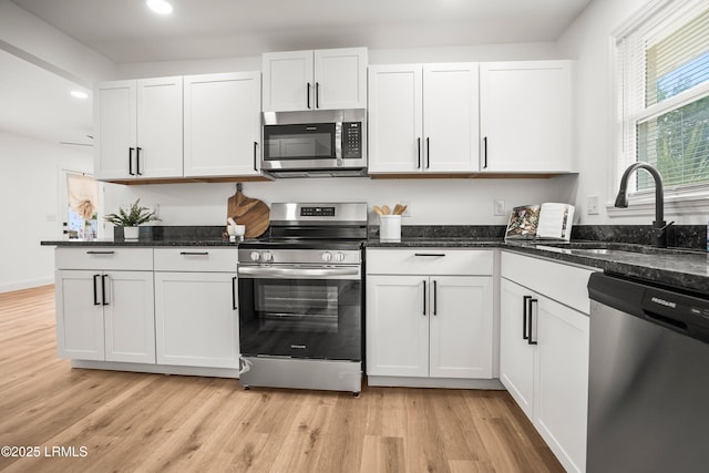 1117 Old Trail Rd, Beaufort, SC 29902 - kitchen featuring appliances with stainless steel finishes, a sink, recessed lighting, light wood-type flooring, and white cabinetry