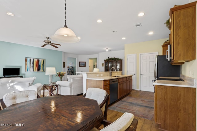 dining space with dark wood-style floors, a ceiling fan, visible vents, and recessed lighting