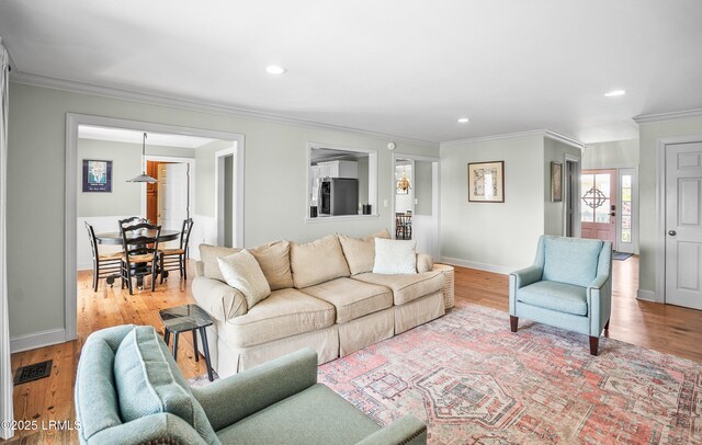 79 Lost Island Rd, Beaufort, SC 29907 - living area with crown molding, light wood-type flooring, visible vents, recessed lighting, and baseboards