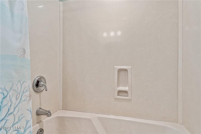 bathroom with shower / tub combo