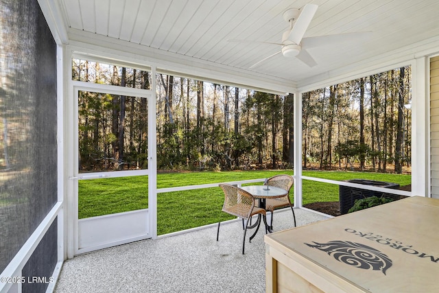 610 E Ave, Bluffton, SC 29910 - sunroom / solarium with a ceiling fan