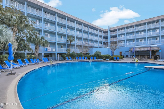 view of swimming pool