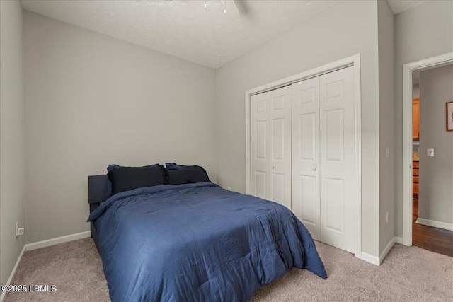 carpeted bedroom with baseboards and a closet