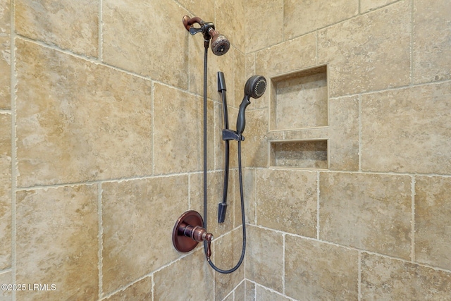 room details featuring tiled shower