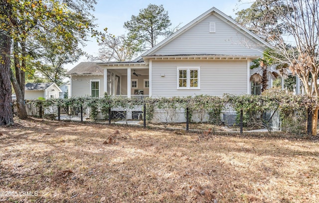 view of front of home with a front lawn, ceiling fan, and a porch