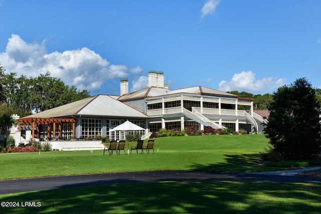 exterior space featuring a lawn