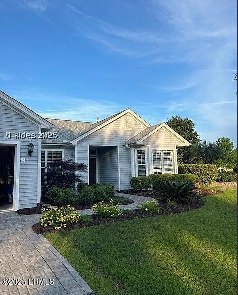 31 Pinckney Dr, Bluffton, SC 29909 - ranch-style home featuring a front lawn