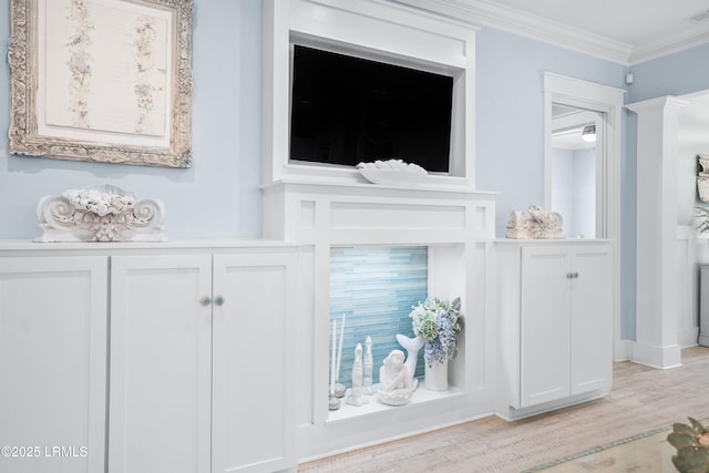 3 Veridian Park E, Beaufort, SC 29907 - detailed view of wood finished floors and ornamental molding