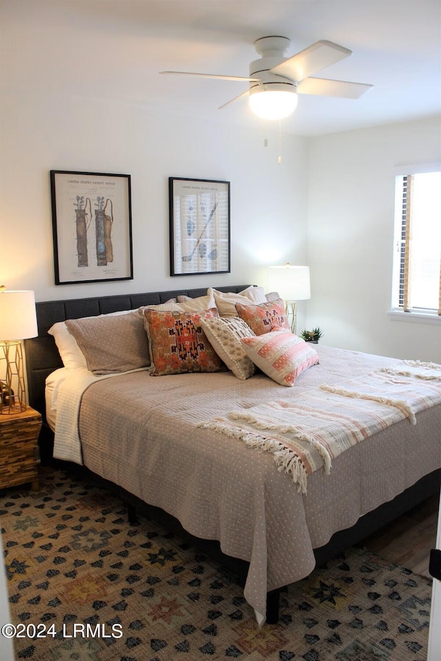 bedroom with ceiling fan