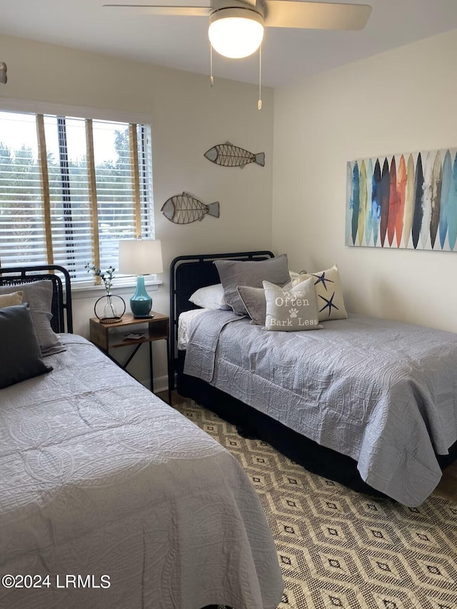 bedroom with ceiling fan