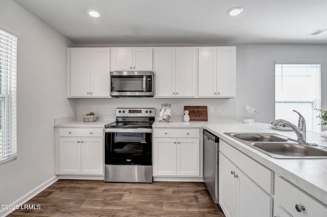 580 Rudy Dr, Hardeeville, SC 29927 - kitchen with a sink, stainless steel appliances, visible vents, and a wealth of natural light