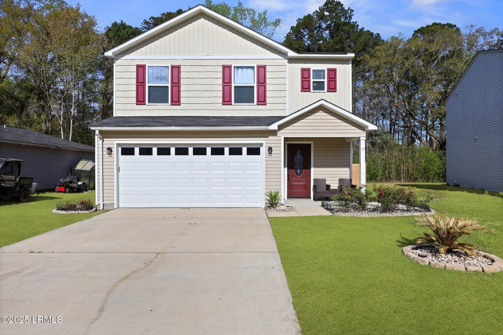 39 York Ct, Hardeeville, SC 29927 - traditional home with driveway, a garage, and a front lawn