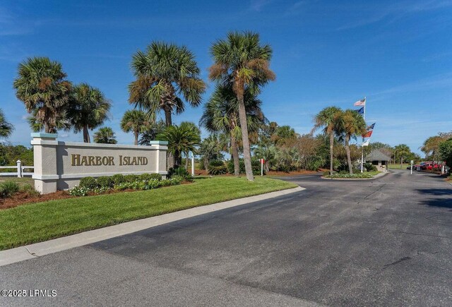 18 Sand Dollar Ct, Harbor Island, SC 29920 - community / neighborhood sign featuring a yard