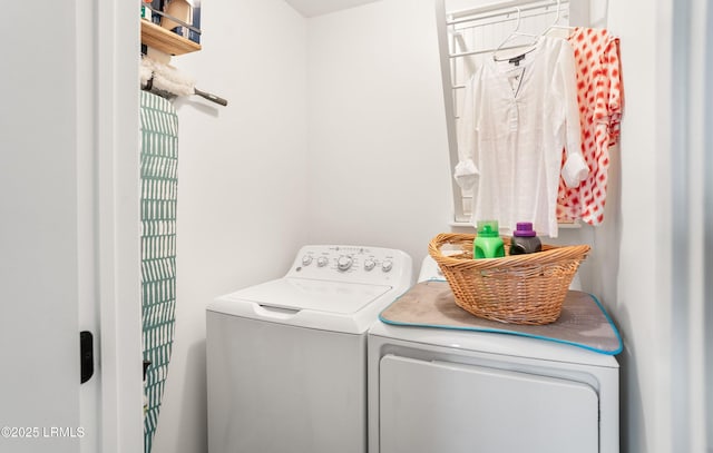 18 Sand Dollar Ct, Harbor Island, SC 29920 - laundry area with washer and clothes dryer