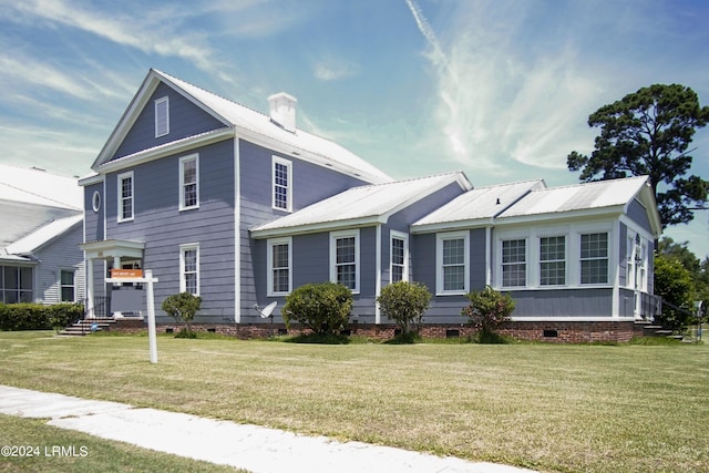 view of front of property featuring a front lawn