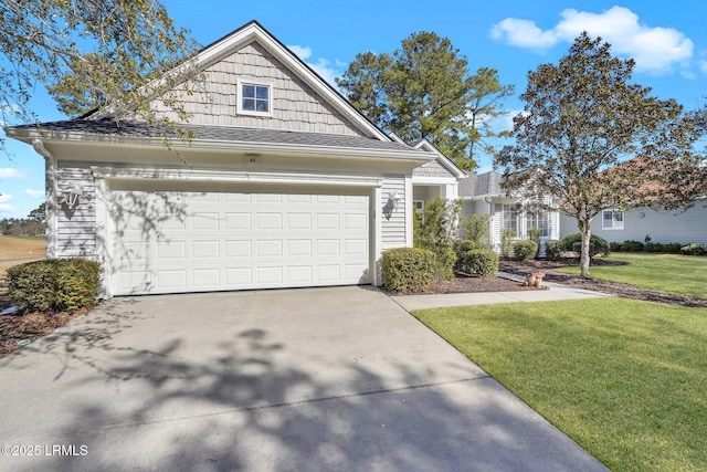 view of front of home with a front lawn