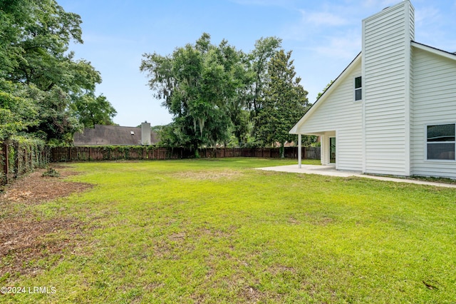 view of yard with a patio