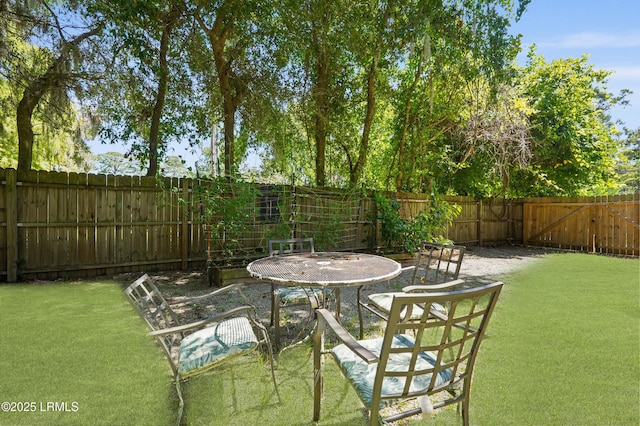 174 James St, Beaufort, SC 29902 - view of fenced backyard