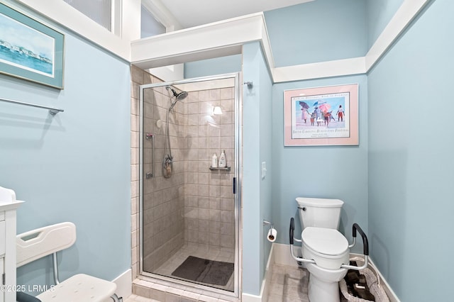 full bathroom featuring a stall shower, vanity, toilet, and baseboards