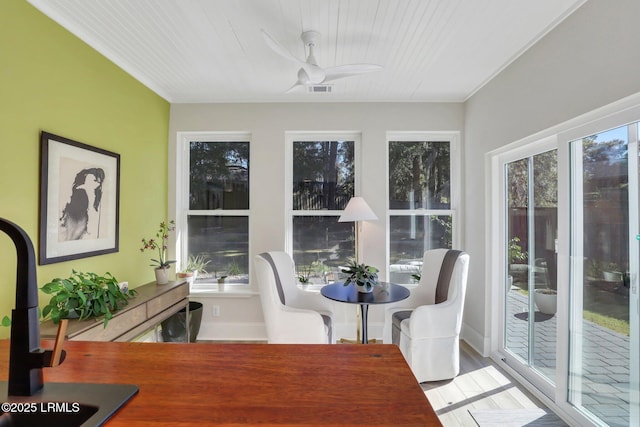 sunroom featuring ceiling fan