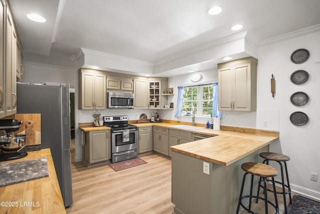 5 Summer Field Ct, Beaufort, SC 29907 - kitchen with appliances with stainless steel finishes, a sink, crown molding, a peninsula, and butcher block countertops