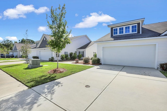 view of front facade with driveway and a front yard