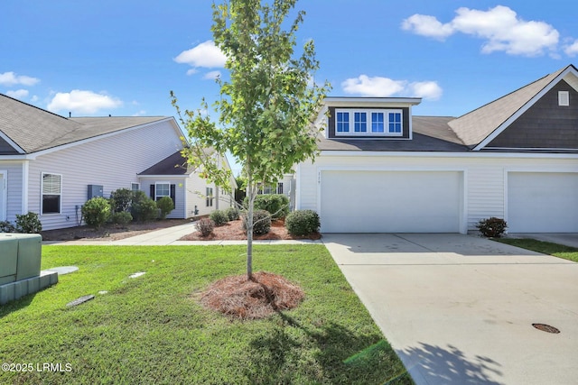 view of front of property featuring driveway and a front lawn