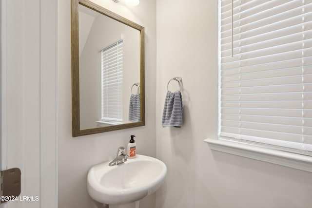 bathroom featuring sink