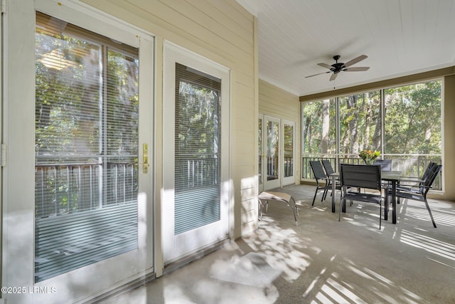 sunroom / solarium with ceiling fan