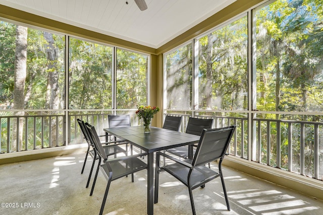 sunroom featuring ceiling fan