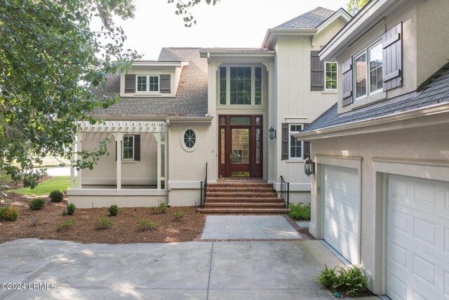 view of front of property featuring a garage