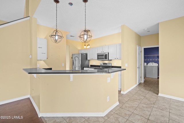 6 Broadland Cir, Bluffton, SC 29910 - kitchen featuring appliances with stainless steel finishes, dark countertops, a kitchen breakfast bar, and a peninsula