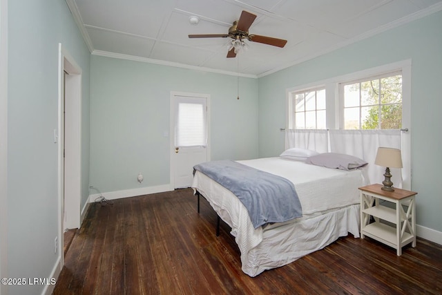 bedroom with crown molding, dark hardwood / wood-style floors, and ceiling fan