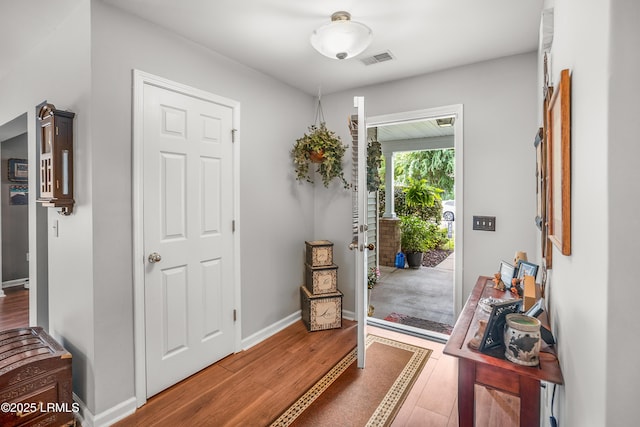 2 Waccamaw Way, Beaufort, SC 29906 - foyer entrance featuring wood finished floors and baseboards