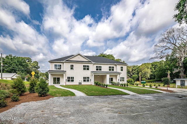 view of front facade with a front lawn