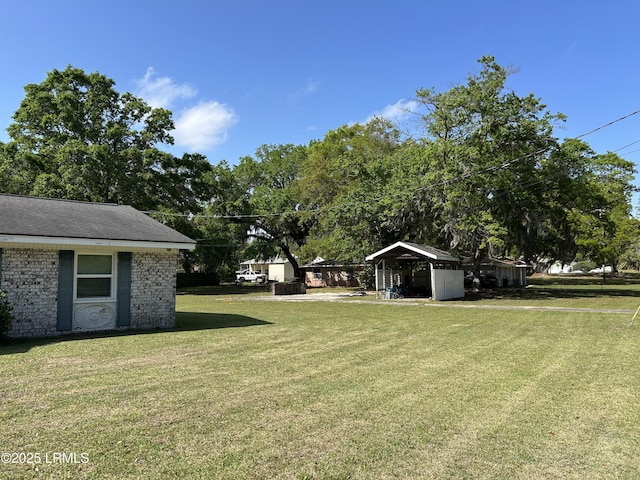 view of yard featuring a carport
