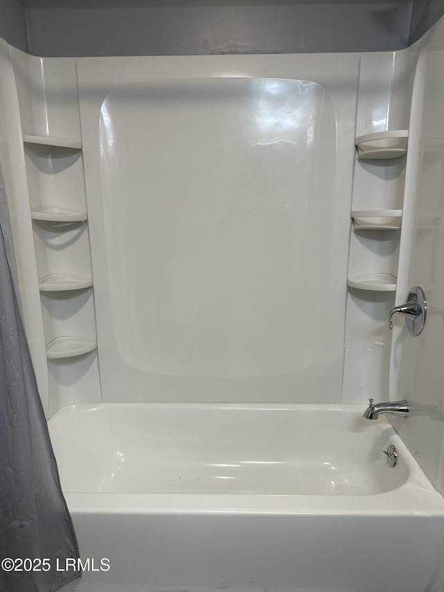 208 Squirrel Aly, Ridgeland, SC 29936 - bathroom featuring shower / bathtub combination with curtain