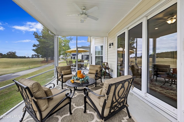 sunroom / solarium with ceiling fan