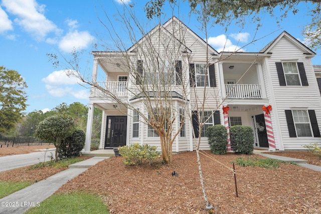 townhome / multi-family property featuring a balcony