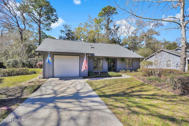 view of front of house featuring a front lawn, a garage, driveway, and a shingled roof