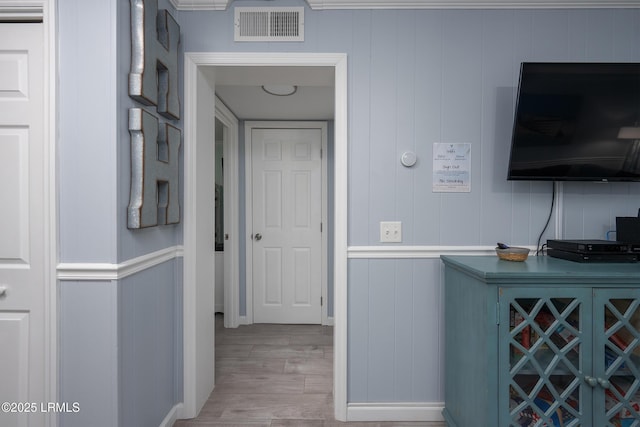663 William Hilton Pkwy Unit 2126, Hilton Head Island, SC 29928 - hall with wood finished floors and a decorative wall